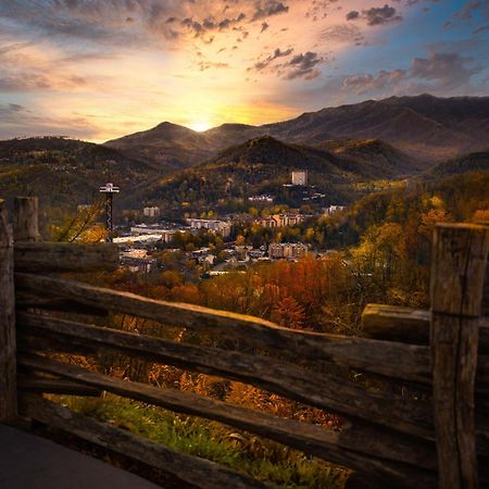 Four Bears Den, Hot Tub, 1089 Of Free Attraction Tickets For Each Paid Day, Dollywood And More Gatlinburg Exterior photo