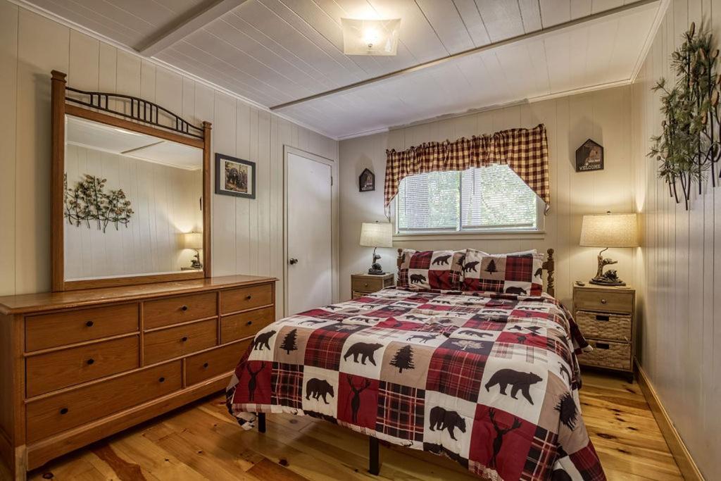 Four Bears Den, Hot Tub, 1089 Of Free Attraction Tickets For Each Paid Day, Dollywood And More Gatlinburg Exterior photo