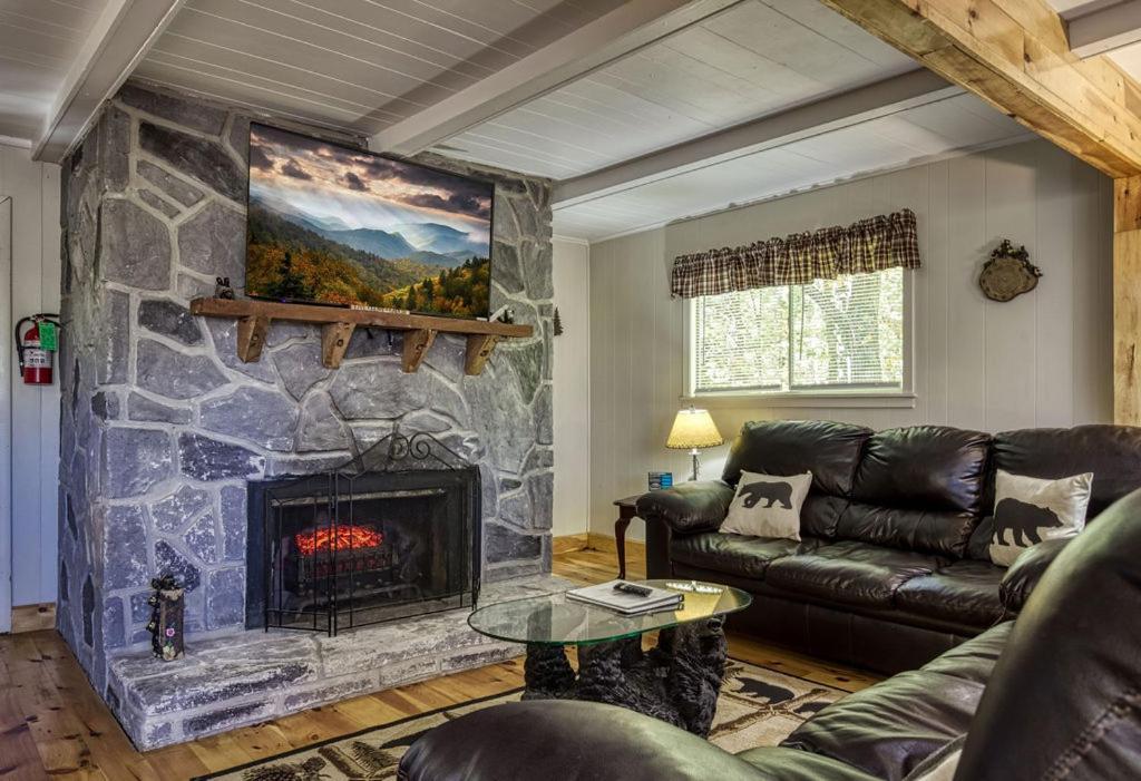 Four Bears Den, Hot Tub, 1089 Of Free Attraction Tickets For Each Paid Day, Dollywood And More Gatlinburg Exterior photo