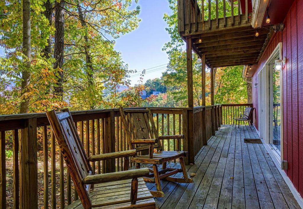 Four Bears Den, Hot Tub, 1089 Of Free Attraction Tickets For Each Paid Day, Dollywood And More Gatlinburg Exterior photo