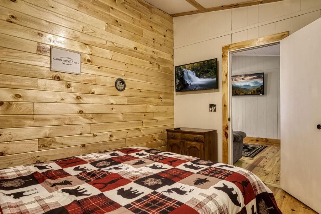 Four Bears Den, Hot Tub, 1089 Of Free Attraction Tickets For Each Paid Day, Dollywood And More Gatlinburg Exterior photo