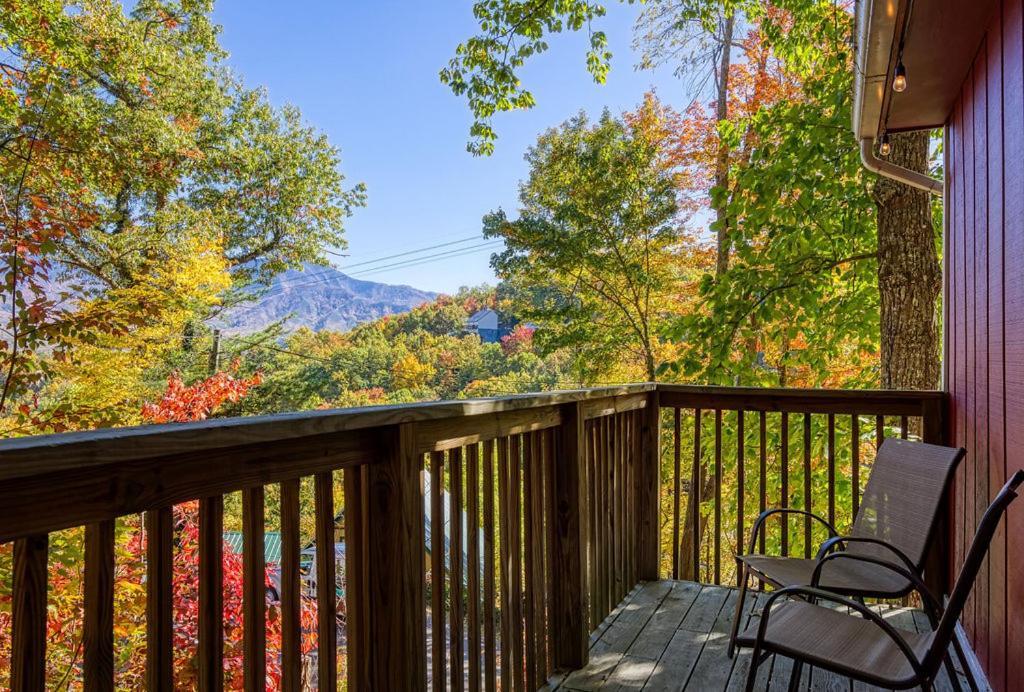 Four Bears Den, Hot Tub, 1089 Of Free Attraction Tickets For Each Paid Day, Dollywood And More Gatlinburg Exterior photo