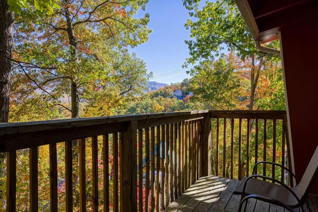 Four Bears Den, Hot Tub, 1089 Of Free Attraction Tickets For Each Paid Day, Dollywood And More Gatlinburg Exterior photo