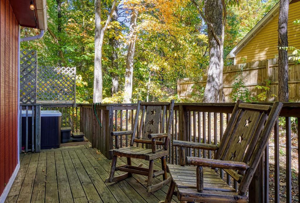 Four Bears Den, Hot Tub, 1089 Of Free Attraction Tickets For Each Paid Day, Dollywood And More Gatlinburg Exterior photo