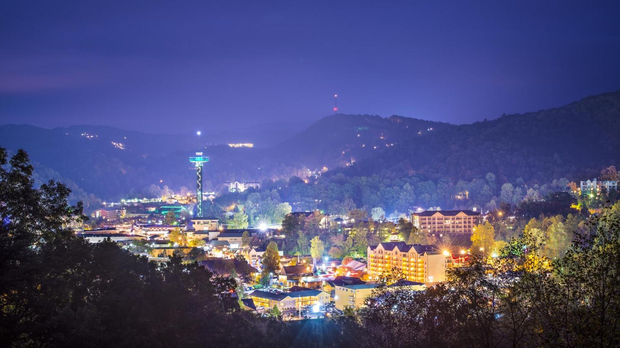 Four Bears Den, Hot Tub, 1089 Of Free Attraction Tickets For Each Paid Day, Dollywood And More Gatlinburg Exterior photo